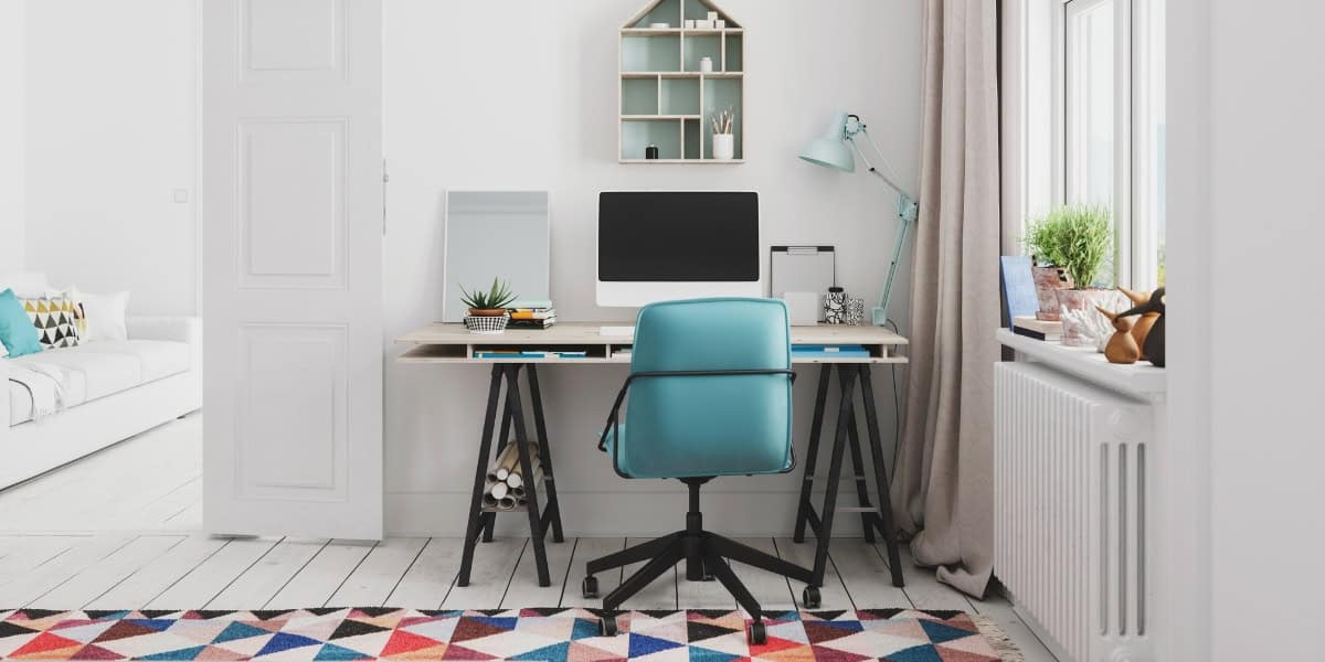 Choose-a-functional-desk-and-comfy-chair
