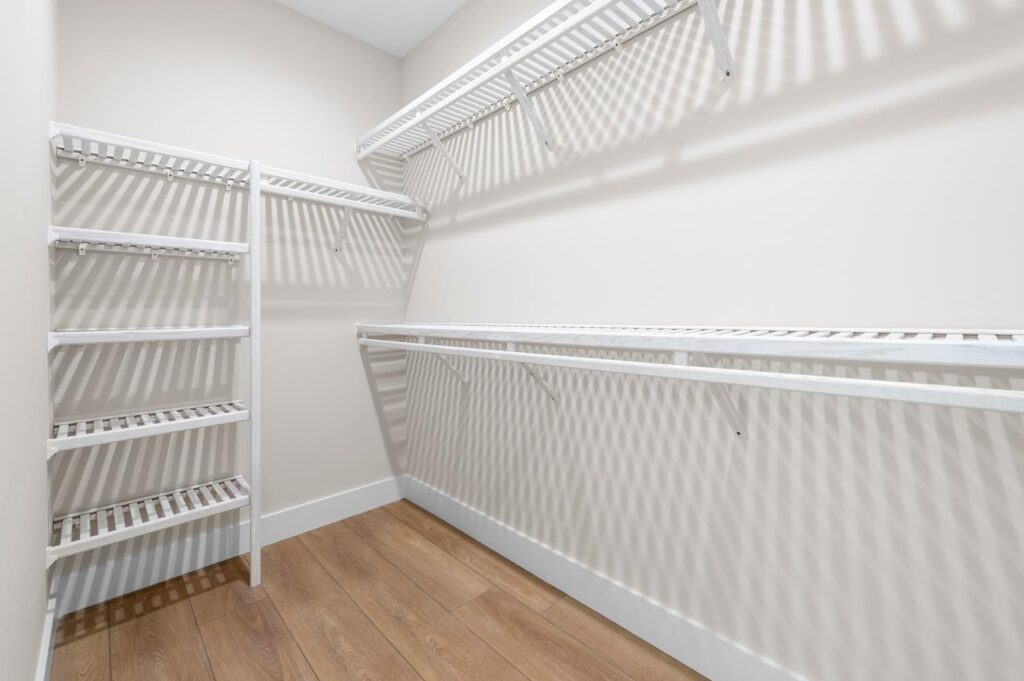 018-009-Primary Closet-1500x999